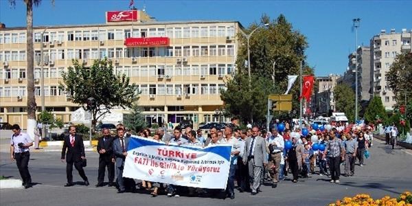 Engelliler protokol ile birlikte y�r�d�