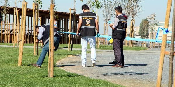 Bahçeşehir'de parkta roket başlığı bulundu/Video