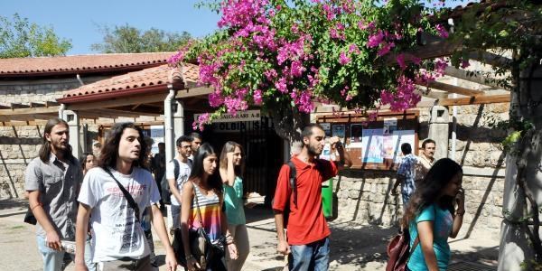 Üniversitede 'Fast Food' protestosu
