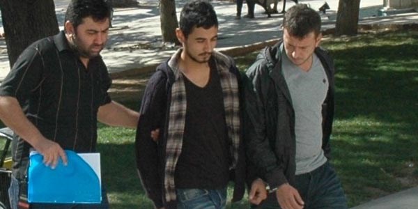 Husumetlisinin marketini ateşe verdi
