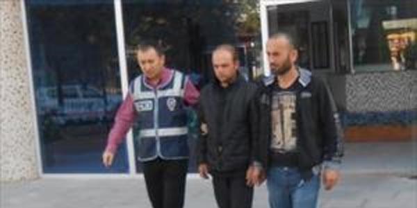 Öğretmenin çantasını çalan kapkaççılar yakalandı