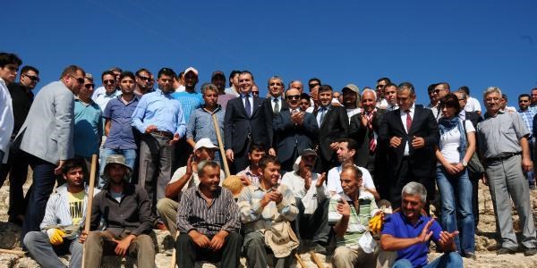 Bakan Çelik, Magarsus Antik Kenti kazılarını inceledi