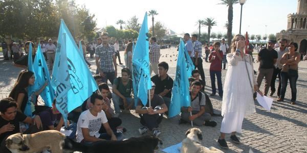 Liseli ��renciler polis barikat� �n�nde kitap okudu