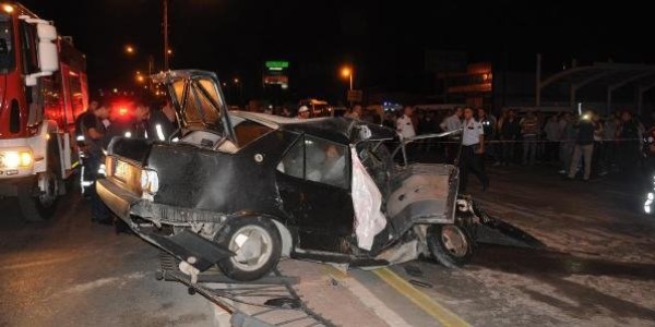 Denizli'de otob�s ve otomobil �arp��t�: 2 �l�