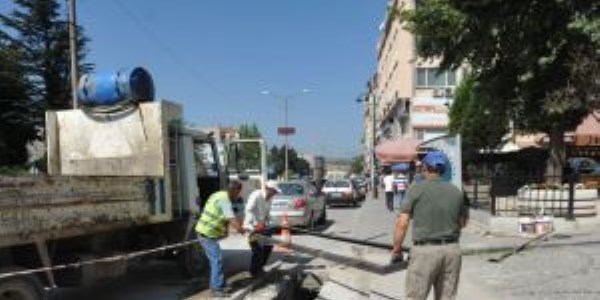 Eskimiş yağmur suyu ızgaraları yenileniyor