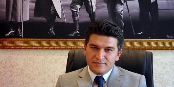 Beyt���ebap 1 y�l aradan sonra kaymakama kavu�tu
