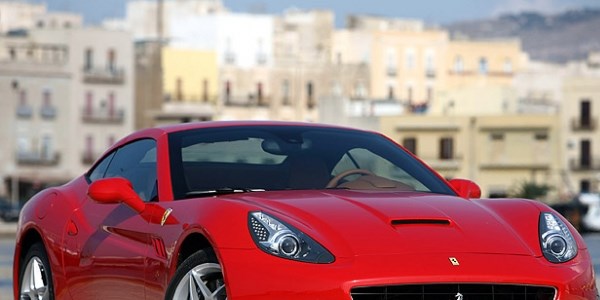 Tasfiyelik Ferrari 670 bin liraya satıldı