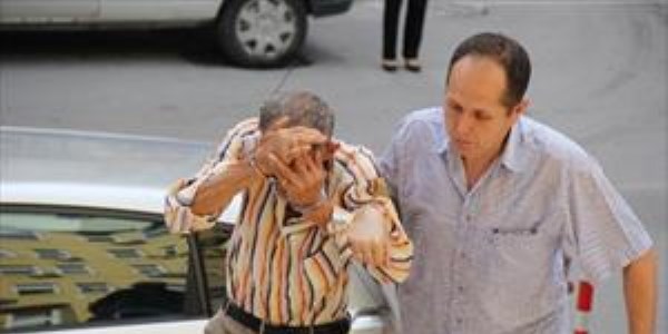 Evinde fuhuş yaptıran yaşlı adam tutuklandı