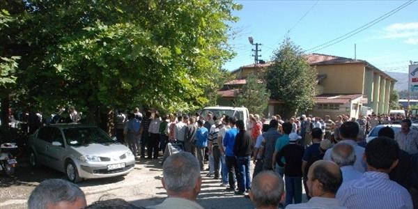Esnaf, Ahi yemeği kuyruğunda