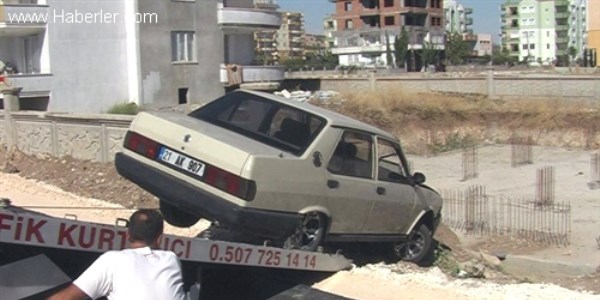 13 yaşındaki ehliyetsiz sürücü, 2 kişiyi yaraladı