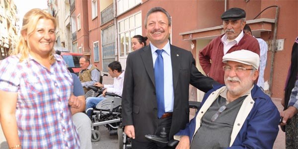 TOFD'dan Yozgat'taki engellilere 12 akülü araba