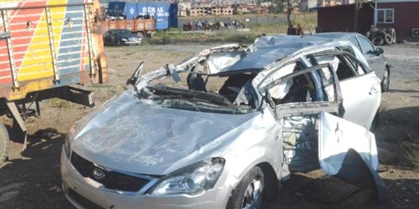 Takla atan otomobilde �niversiteli gen� k�z �ld�