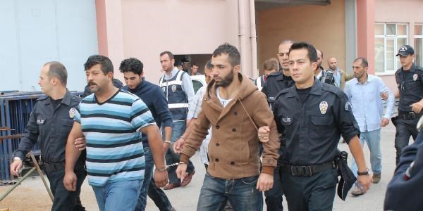 Kocaeli'nde haraç çetesinin 17 üyesi tutuklandı