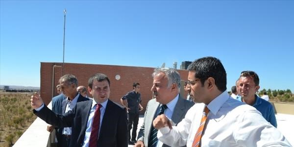 Kaymakam Sezer ile Rektör Mutlu Hilvan MYO'da inceleme yaptı