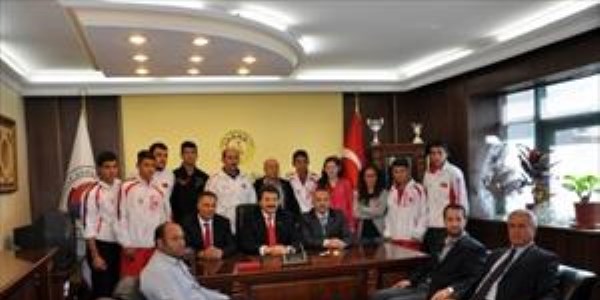 Ticaret ve sanayi odası, sporcuları altınla ödüllendirdi