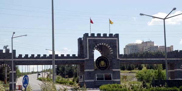Kürtçe öğretmeni adaylarından eylem