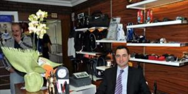 Süper Lig hakemi spor mağazası açtı