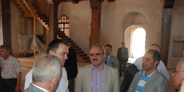 Validen Yanan Karacabey Ulucamii'nin bayrama kadar bitirilmesi talimatı