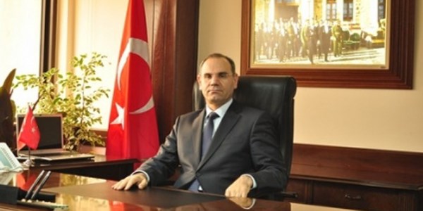 Okul yap�m� i�in ba���lanan parayla makam arabas� al�nd��� iddias�