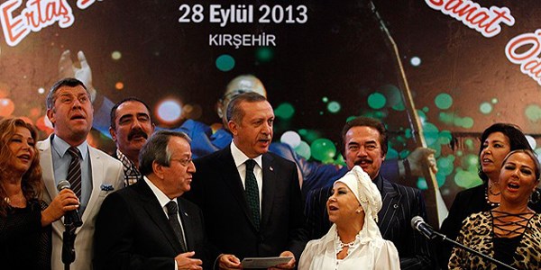 Başbakan Erdoğan Gönül Dağı'nı söyledi/ Video