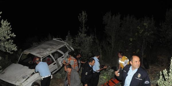 Uçuruma yuvarlanan otomobilde can pazarı