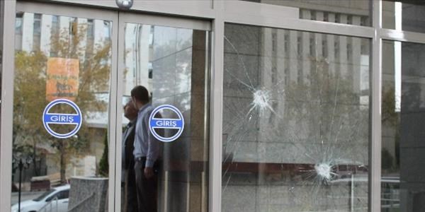 Erzurum Adliyesi'ne baltal� sald�r�