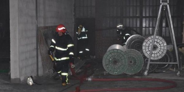 Uşak'ta dokuma fabrikasında yangın!