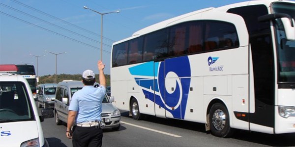 TEM'de intihar İstanbul trafiğini kilitledi