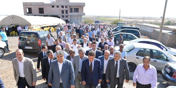 Sar�g�l'�n konvoyunda bir ara� takla att�: 2 yaral�