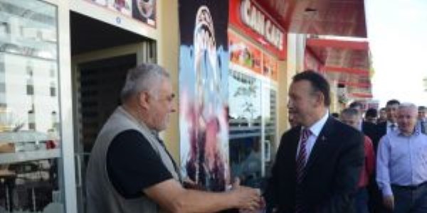 Kartepe Belediye Ba�kan� ��kr� Karabal�k; 'Ekibimiz Sizin Hizmetinizde'