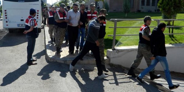 Rüşvetten gözaltına alınan 20 asker adliyede