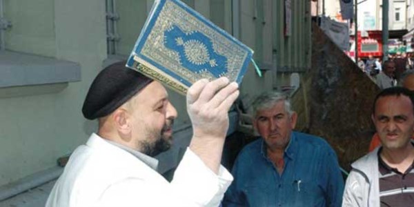 Kur'an-ı Kerim'i toprağa gömmek istediler