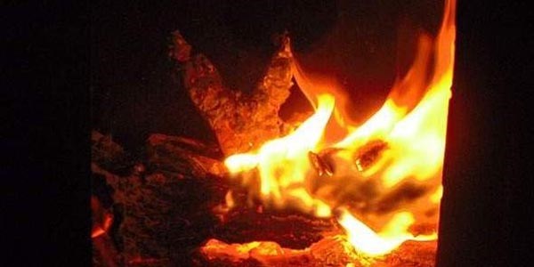 Soğuk hava Erzurum'da sobaları yaktırmaya başladı