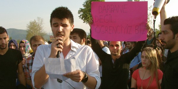Öğrencilerden 25 kuruşluk zamma tepki