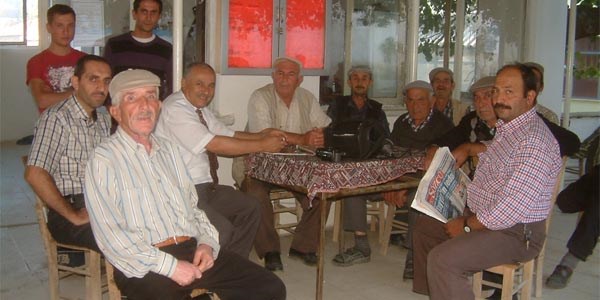Kuyumcu K�y�'ndeki kahvehanelerde oyun yasak