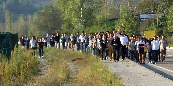 Üniversitelilerin minibüs ücreti zammı protestosu