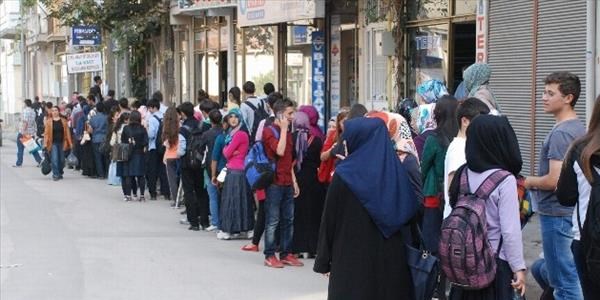 Öğrenciler vize kuyruğu