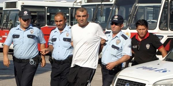 Şüpheli kaçtı, uyuşturucu çuvalları sokaktan toplandı