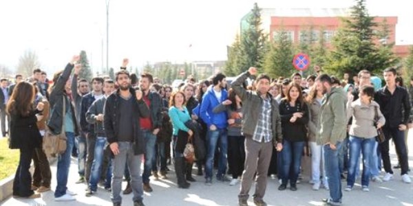 Üniversite öğrencilerinden ulaşım eylemi