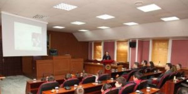 �ocuklara hayvan sevgisi a��lan�yor