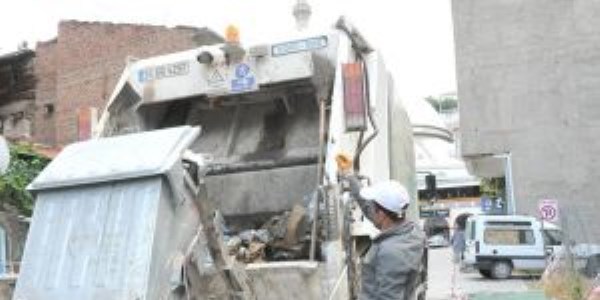 K�z�lcahamam Belediyesi 104 k�y�n ��plerini toplamaya ba�lad�