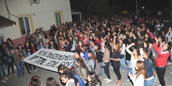 Üniversite yurdunda kızlar eylemi/ Video