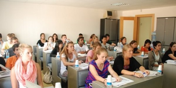 Üniversite öğrencileri Kuşadası Limanı'nda