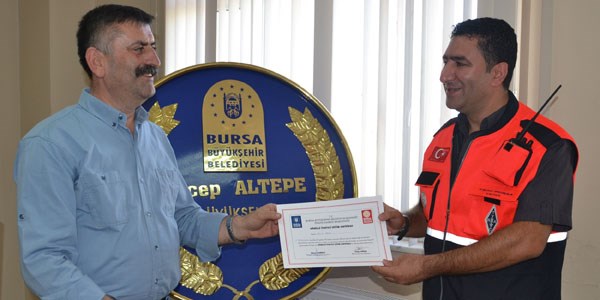 Gönüllü itfaiyeciler sertifikalarını aldı