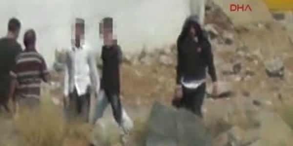 Diyarbakır'da polise 'dağılın' uyarısı yapan gösterici yakalandı