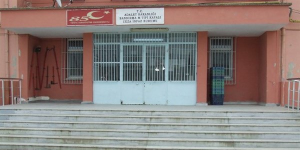 Bandırma'da bir mahkum cezaevinden kaçtı