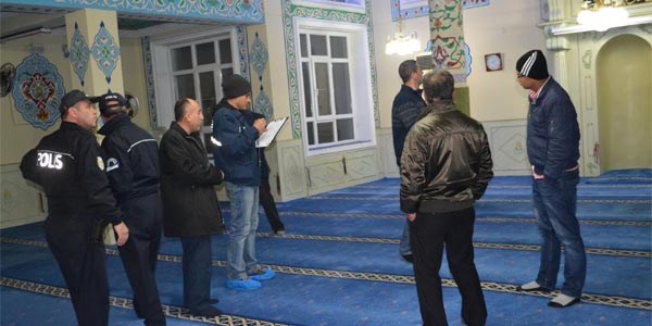 Camiye hırsız girdi
