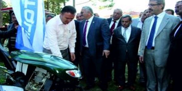 Düziçi'nde 34 çiftçiye tarım makinesi dağıtıldı