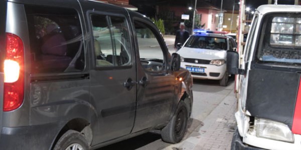 Kaza yap�nca arac� b�rak�p ka�t�