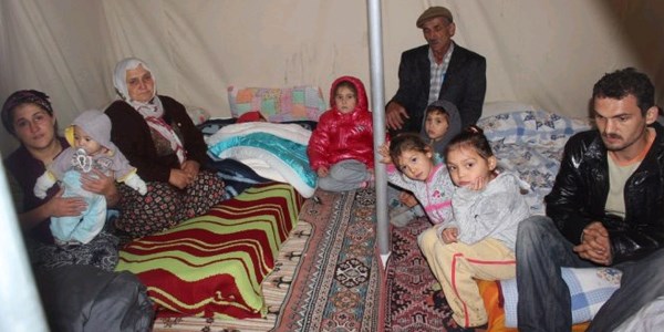 Evi yanan aile yardım bekliyor